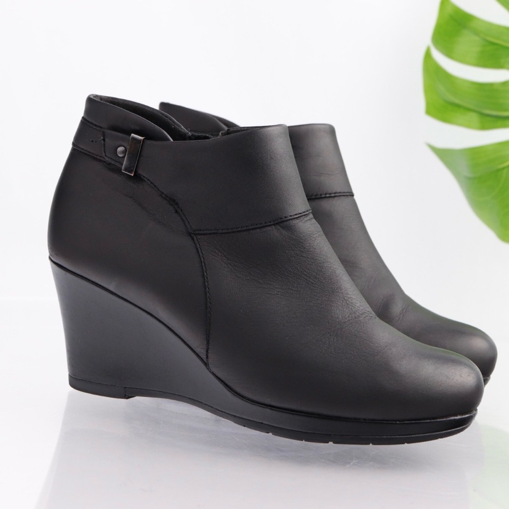 Clarks Womens Camryn Fiona Boot Size 7M Black Leather Wedge Heel Bootie Comfy
